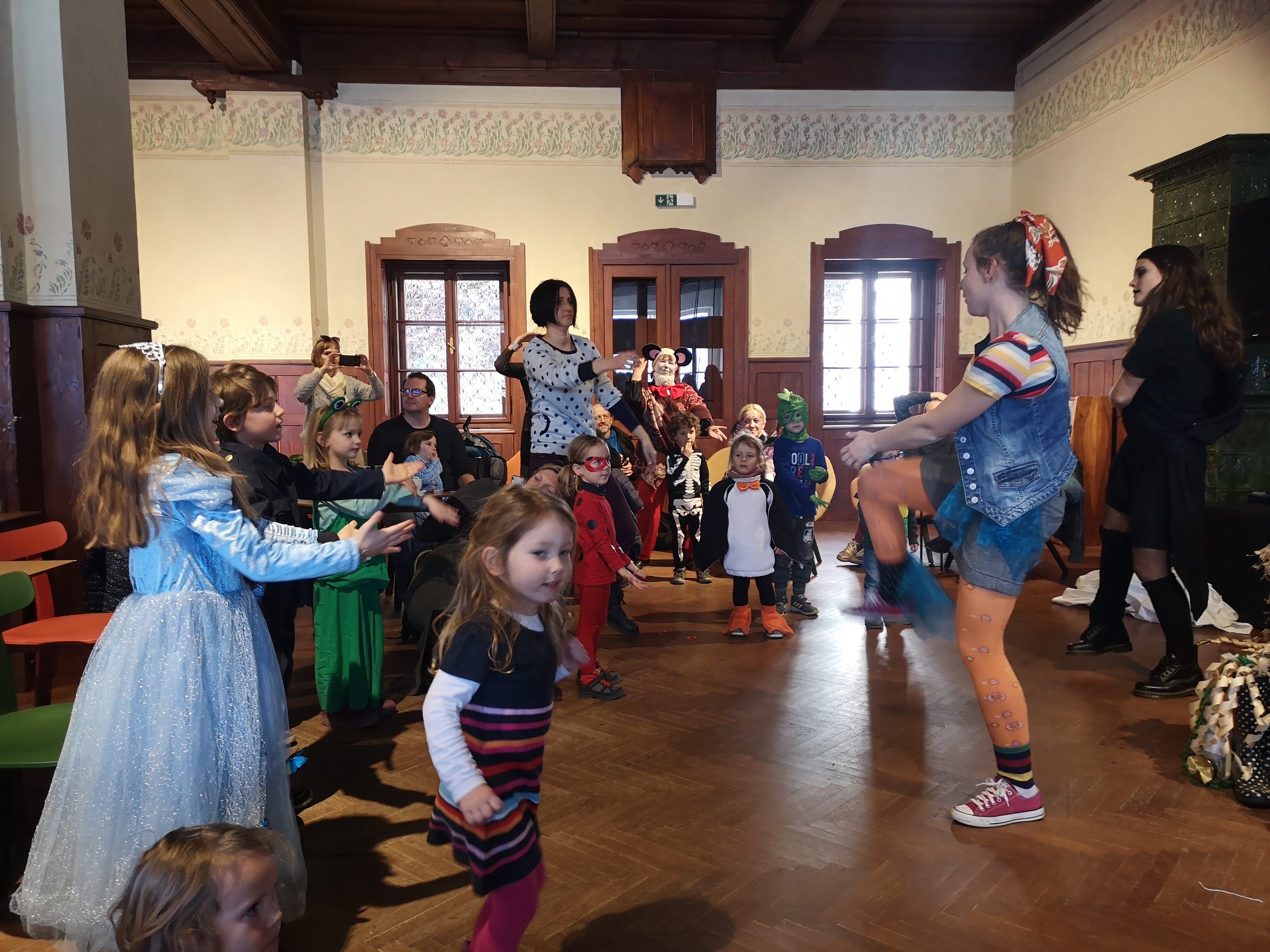 Pustno kosilo in predstava za otroke 